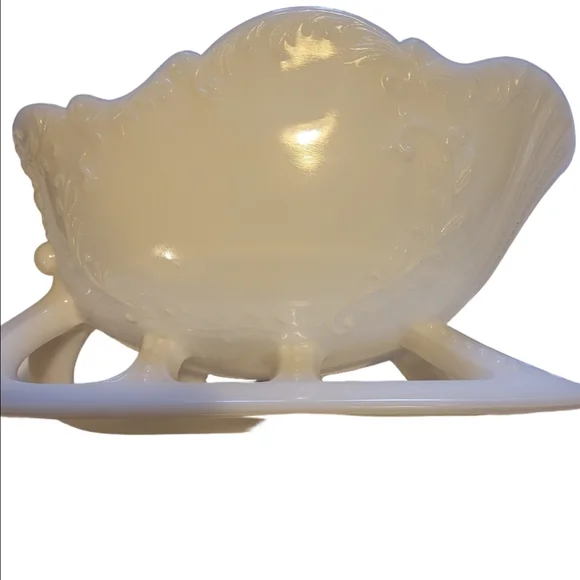 Westmoreland Milk Glass Sleigh Candy/Nut Dish - Picture 5 of 10